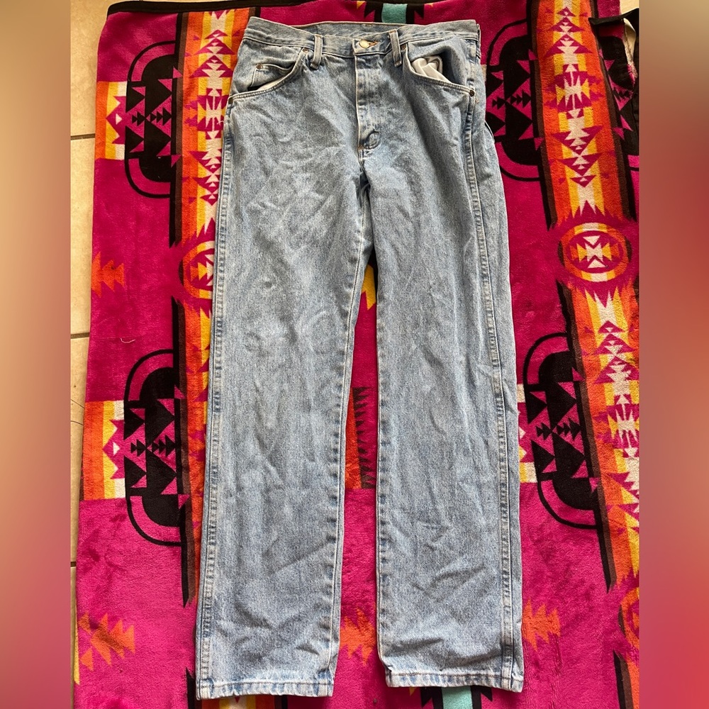 Light washed men’s wrangler jeans